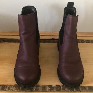 Nine West women’s lug bootie, maroon.